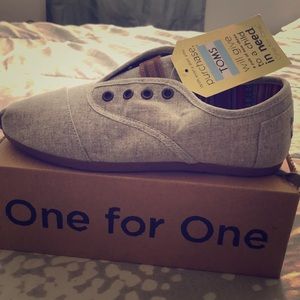 New Toms shoes size 8.5